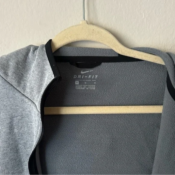 NIKE DRI-FIT Sweatshirt Women M Gray Zip Up Hooded Funnel Neck Thumb Hole - Picture 3 of 16